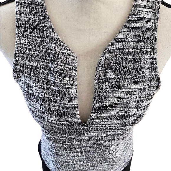 Tweed and Sheer Fabric Tank Top - Picture 3 of 3